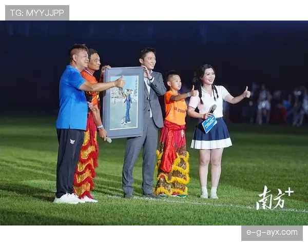 西甲劲旅豪掷重金引进新星前锋，争冠阵容再添关键拼图