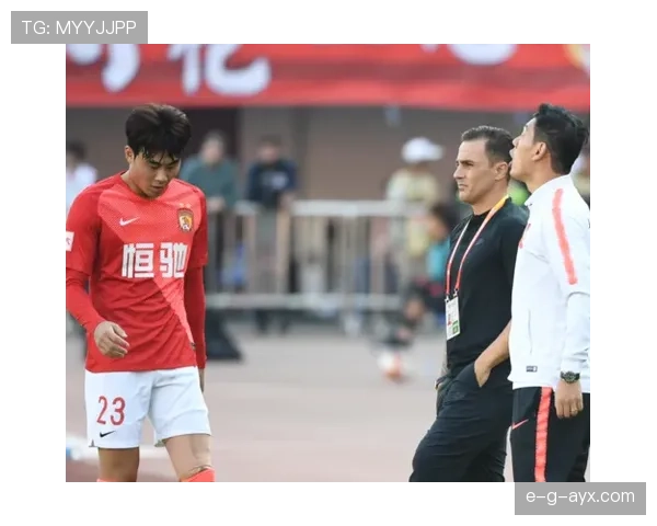 布雷默领衔后防展现顶级硬度,球队防线稳健成取胜关键 布雷默领衔后防展现顶级硬度,球队防线稳健成取胜关键