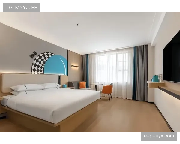 布莱克本蓝白方格持持续提升趋势，成为新的城市时尚潮流引领者