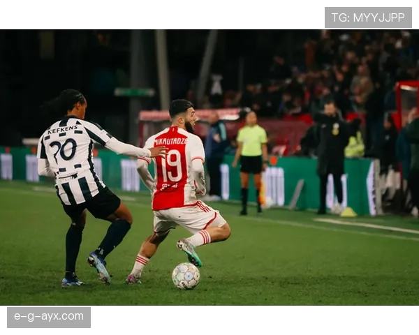 阿贾克斯欧战表现持续低迷,逐步反映在球队竞争格局与赛季走势变化 阿贾克斯欧战表现持续低迷,逐步反映在球队竞争格局与赛季走势变化