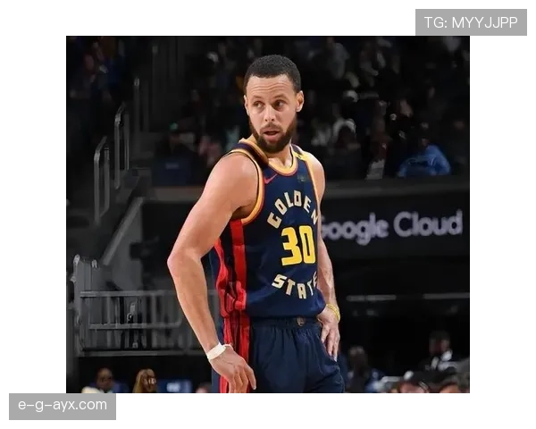 库里无球跑动撕裂防线，对比上季更高效率