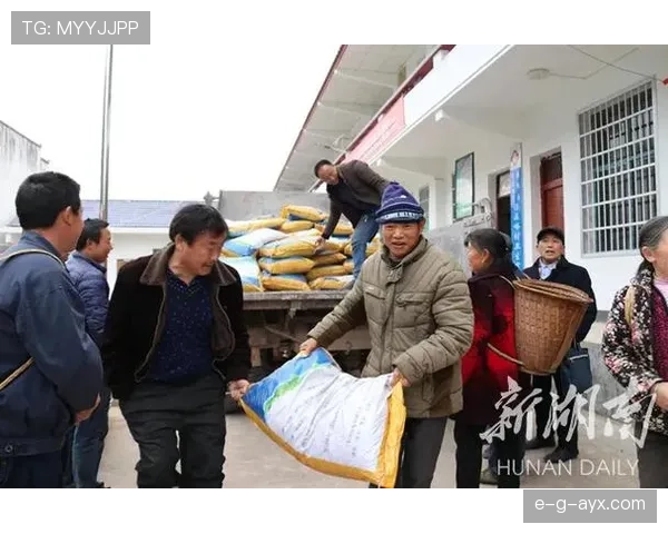 廖秋云训练完顺手拎走两袋米，这饭量谁顶得住