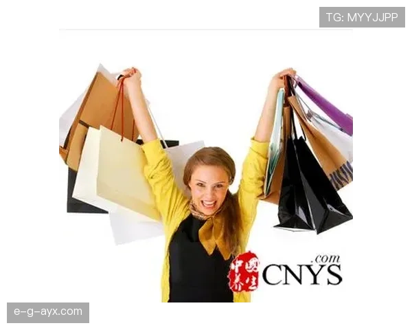 侯志慧外出逛街就像换了个人，健身房里那个女王形象瞬间崩塌